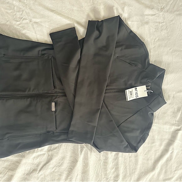 Brand New Never Worn Figs ContourKnit Jacket - Picture 4 of 4